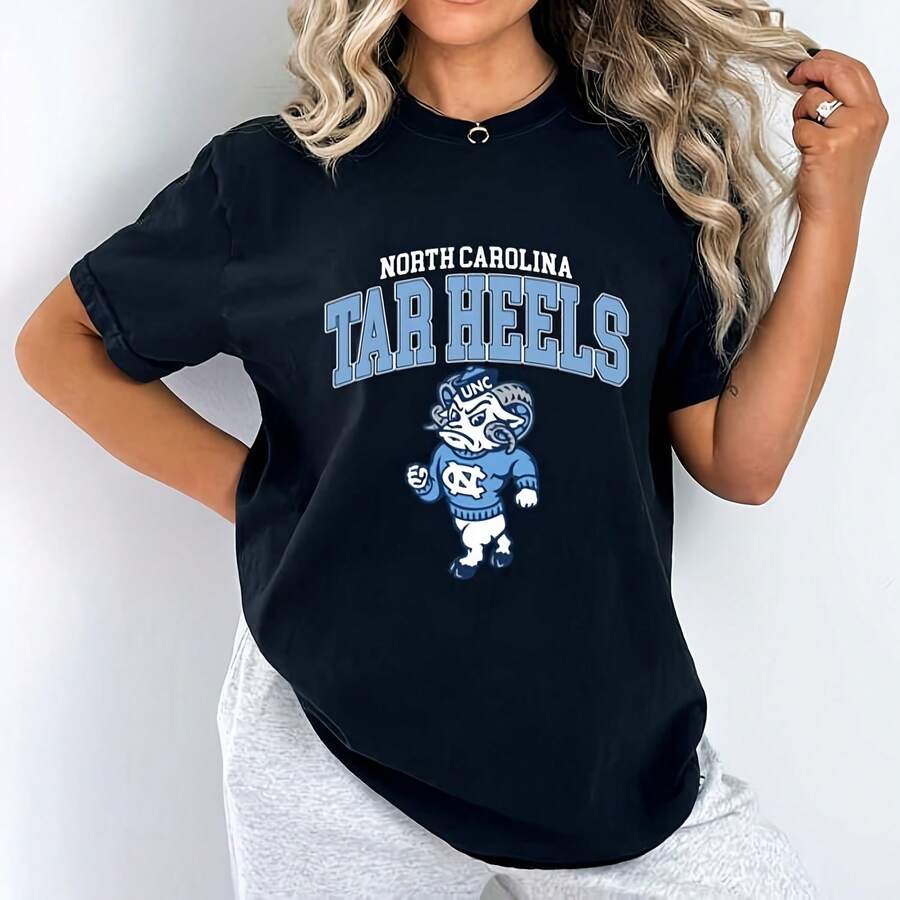 Vintage UNC North Carolina Tar Heels Football Crewneck Style Comfort Color T-Shirt, For Men & Women, Up To Size 4XL - màu đen - Xem 1