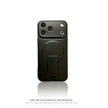 Tương thích với iPhone 12, 12 Pro Max, 13, 13 Pro, 14, 14 Pro Max, 15, 15 Pro, 16, 16 Pro Max, 17, 17 Pro Max. Bao gồm giá đỡ điện thoại và ốp bảo vệ. - màu đen - Xem 1
