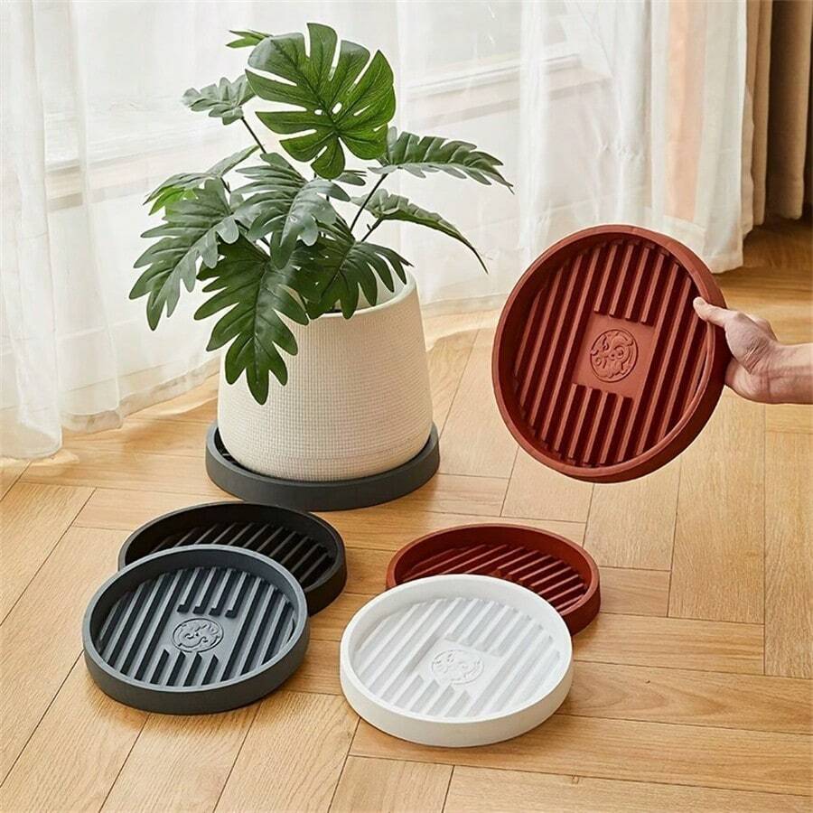 Giá đỡ chậu cây, được thiết kế để hứng nước và ngăn tràn, có rãnh thoát nước để tránh thối rễ, phù hợp với nhiều loại cây trồng trong chậu.