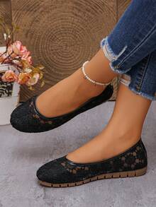 1 Pair Vintage Women's Slip-On Shoes, Embroidered Hollow Vamp, Rhinestone Flower Decor, Breathable Comfortable Soft Sole, Suitable For Parties, Dates, Dances, Parties, Daily Casual, Beach, Resort, Indoor, Street, Campus Wear - Black - View 2