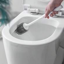 1 pièce Ensemble de brosse de toilette avec support - Une brosse de toilette multifonctionnelle et antibactérienne avec des poils antibactériens haute densité à 360° conçus pour atteindre en profondeur les recoins pour un nettoyage en profondeur. Cet élément essentiel de nettoyage de salle de bain remplit un double objectif : à la fois un outil de nettoyage pratique et un accent décoratif unique pour votre salle de bain. - Costume gris - Voir 9