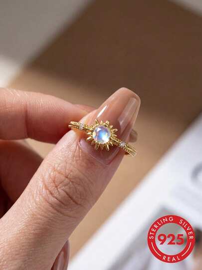 1枚S925纯银闪亮太阳形锆石戒指，精美女士珠宝，适合参加舞会、派对、生日庆典、约会、日常佩戴或作为礼物。