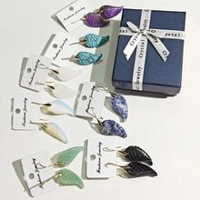 一对时尚个性化手工雕刻翅膀天然紫水晶吊坠耳环，多种颜色可选，适合日常佩戴，自信百搭，是母亲节、情人节、节日、日常小惊喜、个性化礼物、派对伴侣或礼盒的理想之选。 - 翼 - 查看 5