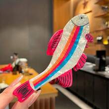 A Large Animal-Themed Hair Clip From The Ocean Series, Featuring A Vibrant Trout Design. Very Suitable For Securely Holding Thick Hair. This Adorable Ocean-Inspired Accessory Is The Perfect Valentine's Day Gift - A - 查看 6