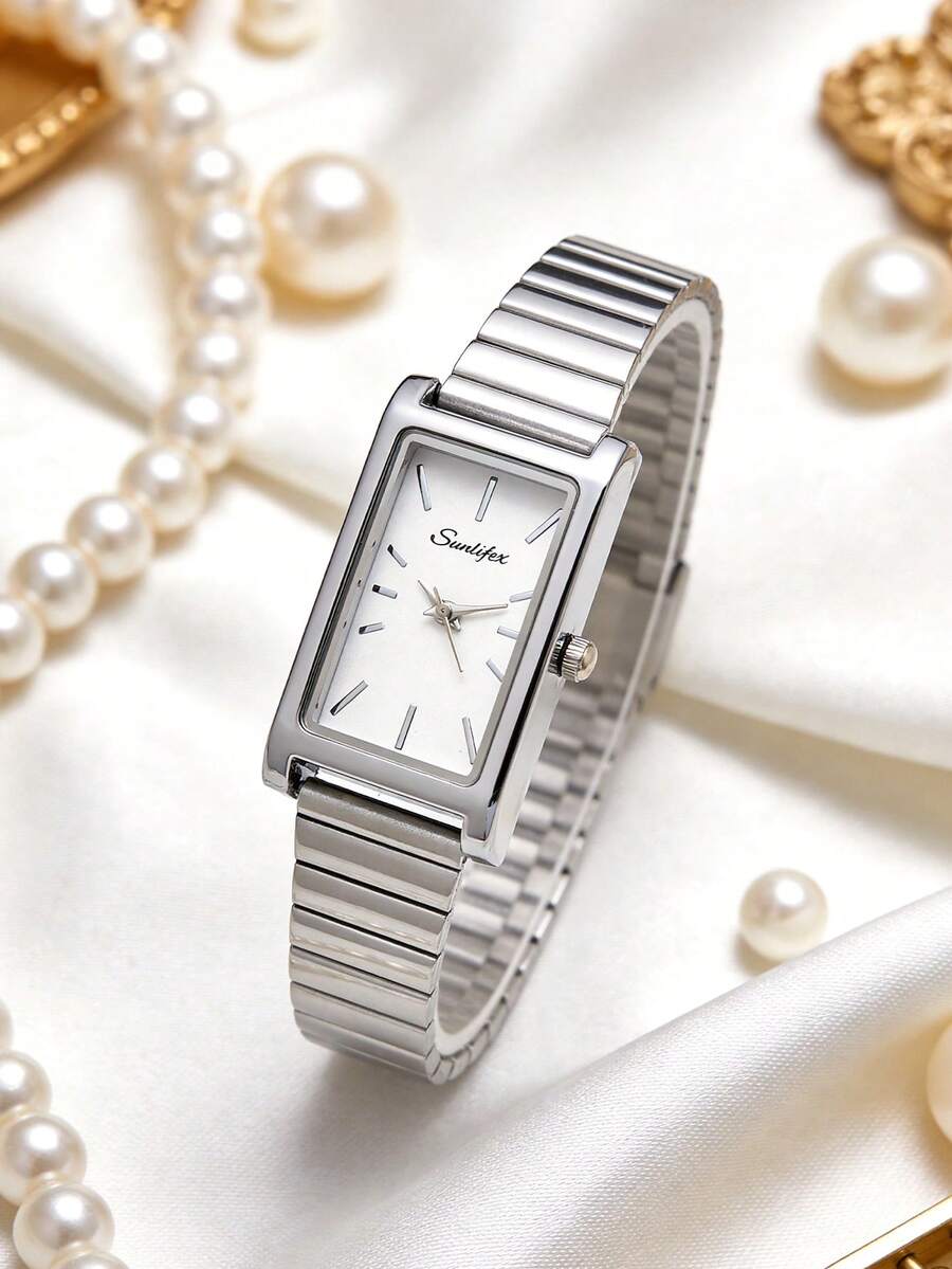1 chiếc đồng hồ nữ mặt số hình đầu rắn độc đáo, thanh lịch, chất liệu hợp kim vàng bạc cao cấp, bền đẹp, dây đeo co giãn sang trọng, đeo thoải mái, phù hợp với hầu hết cổ tay phụ nữ. Thích hợp cho phong cách thời trang thường ngày, công sở, tiệc tùng, đám cưới và các dịp khác. Một món quà tinh tế dành cho quý cô, vợ, chị em gái, bạn bè và gia đình, phụ kiện đồng hồ nữ thanh lịch. - Bạc - Xem 1