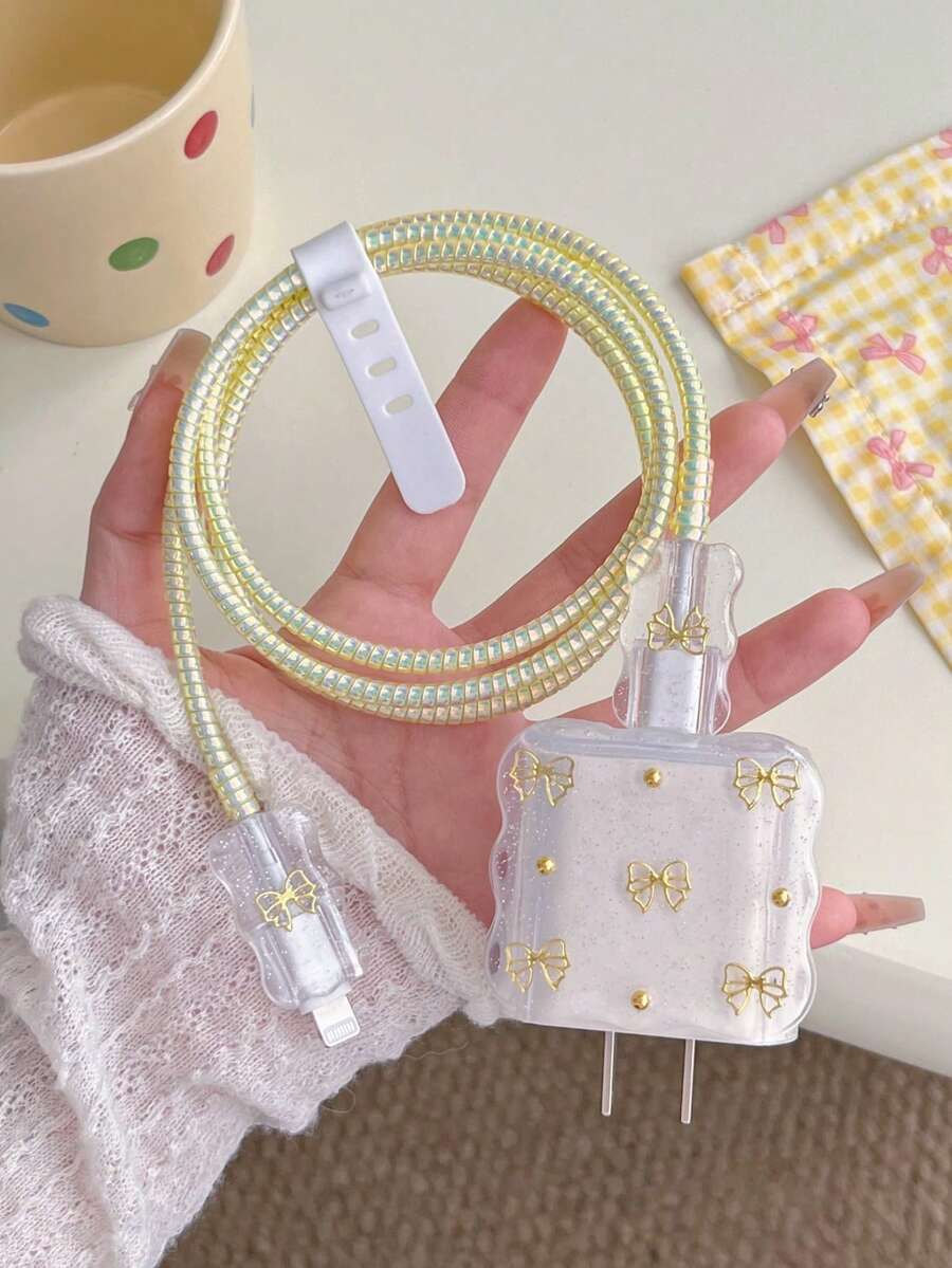 5件組奢華金色蝴蝶結與金珠設計手機充電保護套組，相容 iPhone 20W/18W 充電器，含充電線保護套與充電頭保護套，防髒防損，可愛女孩風，完美節日禮物