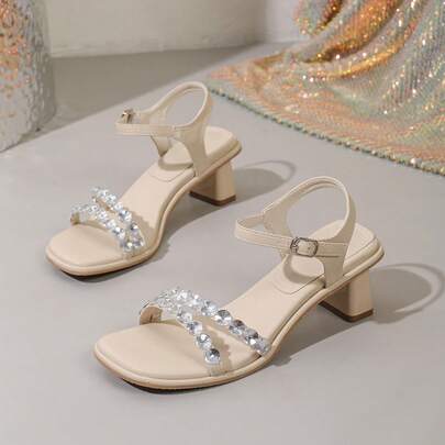 Sandal đế dày cơ bản đính hạt giả da, thích hợp cho hoạt động ngoài trời mùa hè.