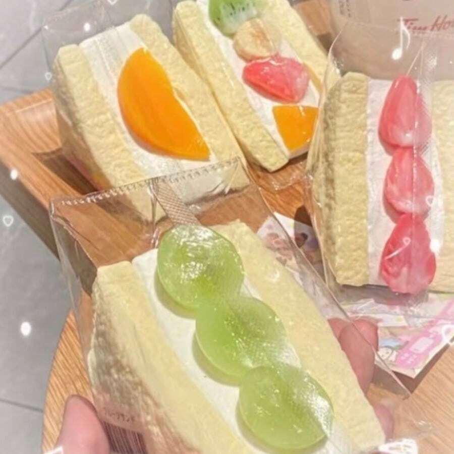 手工制作水果三明治慢回弹玩具，质地细腻，厚实饱满，柔软而富有弹性，光滑的硅胶材质，逼真的食物造型，可爱又解压，性价比高，热门休闲玩具 - 彩色 - 查看 1