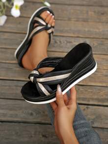 Bohemian Style Minimalist Wedge Flip Flops, Non-Slip Textured Sole Beach Sandals Suitable For Vacation - Black - View 4