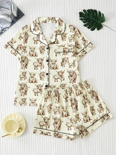 Bộ đồ ngủ nữ in họa tiết bò cao nguyên, chất liệu satin cao cấp, mềm mại và thoải mái, áo khoác cardigan rộng tay ngắn và quần short, gồm 2 món.