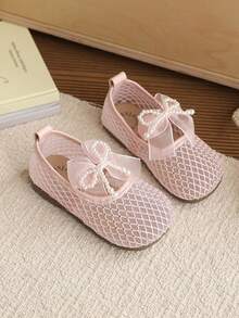 2026 Nuevos zapatos planos de niña con malla de seda + lazo de perlas, punta redonda de cuero suave con forma de V, que muestran el estilo retro francés, adecuados para la escuela o salidas de fin de semana - Rosa - Ver 3