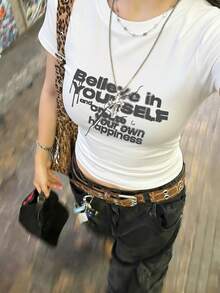 Camiseta de mujer de cuello redondo y manga corta, nueva estampado de letras para el verano, moda estadounidense versátil de ajuste ceñido y corta, blanca casual - Blanco - Ver 6