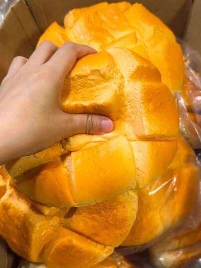 Stress Relief Squeeze Toy, Slow Rebound Vent Soft Simulation Food Bread Cake With Fragrance, Stress Relief Toy, Slow Rebound Toy, Simulation Bread Toy, Squeeze Toy, Prank Prop, Holiday Gift, Birthday Gift
