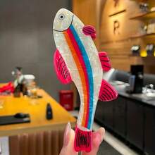 A Large Animal-Themed Hair Clip From The Ocean Series, Featuring A Vibrant Trout Design. Very Suitable For Securely Holding Thick Hair. This Adorable Ocean-Inspired Accessory Is The Perfect Valentine's Day Gift - A - 查看 3