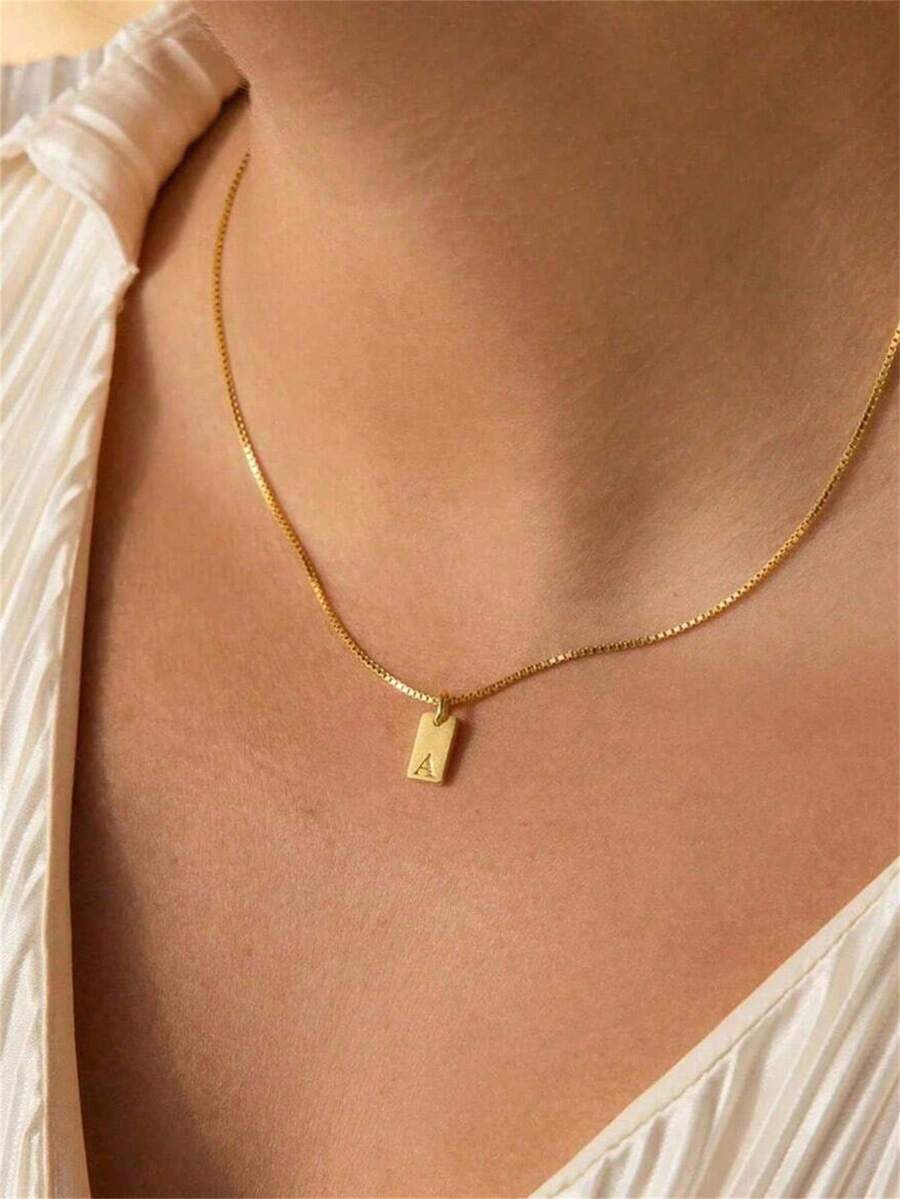 Collar con colgante rectangular de 26 letras de acero inoxidable, estilo de moda, regalo de cumpleaños para damas - Amarillo Oro - Ver 1