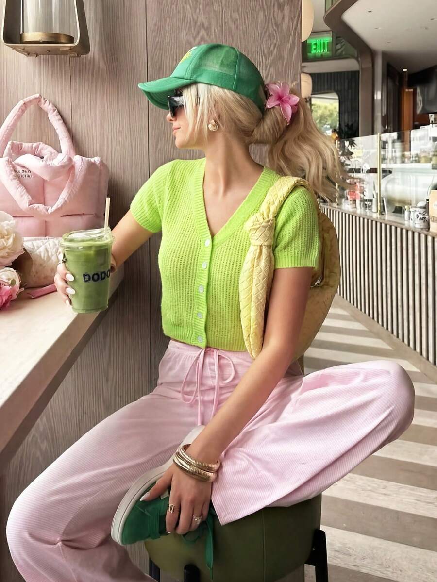 Áo khoác cardigan dệt kim tay ngắn cổ chữ V màu trơn trơn HoloChill 2026 dành cho nữ, áo kiểu dáng mùa hè mới, đa năng, nhẹ, khoét lỗ, áo cardigan dệt kim gân tay ngắn cổ chữ V cho nữ, độ co giãn cao, phù hợp với trang phục mùa xuân và phong cách mùa hè thường ngày, áo mùa hè cho nữ, quần áo mùa xuân cho nữ, áo dự tiệc ngày lễ cho nữ, áo đi biển cho nữ, áo thanh lịch cho nữ trong kỳ nghỉ hè. - màu xanh lá - Xem 1