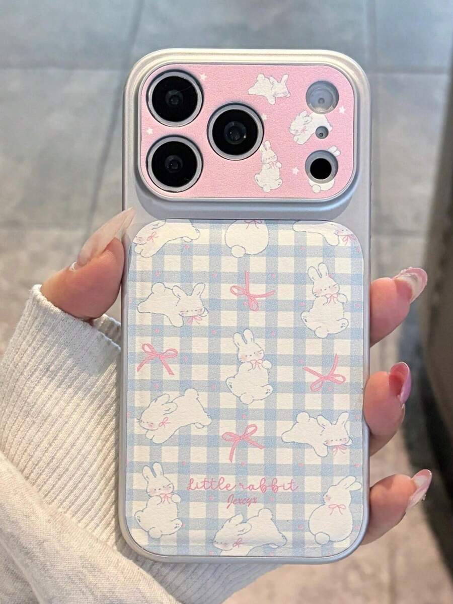 Ốp lưng điện thoại hình thỏ dễ thương in hoa, bảo vệ ống kính, tương thích với iPhone 17 Pro Max 17 Pro 17 16 15 14 Pro Max 14 15 16 17. Thiết kế mờ, họa tiết hoa thỏ, nơ, kẻ caro, chống sốc, chất liệu giả da mờ.