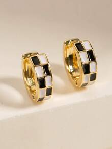 1 Pair Black & White Checkerboard Geometric Square Hoop Earrings, Fashionable Classic Minimalist Petite Earrings, Luxury Unique Design, Suitable For Casual Daily Wear, Football World Cup Accessory - Black and White Earrings - View 2