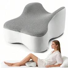 Dieses Beinkissen aus Memory-Schaum bietet hervorragende Unterstützung und Atmungsaktivität. Es ist abnehmbar und waschbar und verfügt über ein ergonomisches, halbzylindrisches Stützkissen sowie einen abnehmbaren, waschbaren Kissenbezug. Es eignet sich ideal zum Entspannen zu Hause, auf Reisen und für den täglichen Komfort. - Grau - Übersicht 7