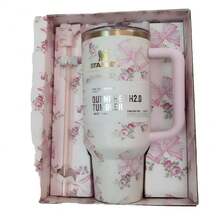 LoveShackFancy X Stanley 40oz Pink Floral Quencher Tumbler With Bow Topper - 粉紅色-蝴蝶 - 查看 1