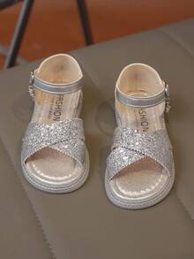 1双新款女童凉鞋，优雅简约休闲风格，防滑耐穿，舒适轻便，适合海滩、度假、日常穿着。 - 銀色 - 查看 9