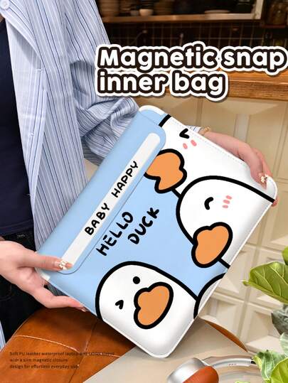 Túi đựng laptop chống rơi, khóa từ tính, họa tiết chú vịt trắng hoạt hình One Piece, tương thích với MacBook Pro 16 inch, Air 13 inch, Galaxy TAB S10 Ultra và Metabook 14 inch, 11 inch/13 inch, tiện lợi cho các chuyến công tác, có thể dùng làm tấm lót chuột/túi đựng đồ, là phụ kiện không thể thiếu cho công việc/học tập/du lịch.