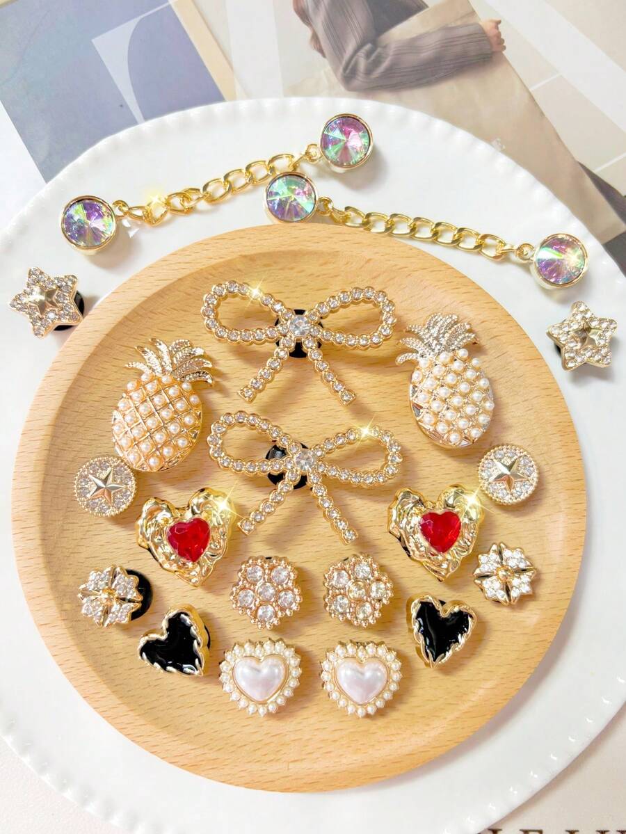 Conjunto de 20 acessórios com laços de strass dourados, pequenas correntes decorativas da série dourada, enfeites removíveis para sapatos, flores para sapatos DIY, modernos e elegantes, adequados para sandálias e chinelos perfurados, ideais para presentes de Natal. - Ouro - Ver 1