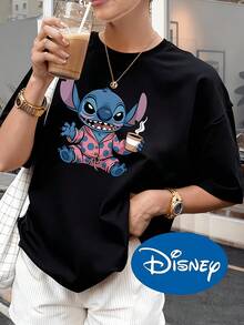 Disney License T Shirts, Disney Lilo & Stitch Stitch In Pajamas Coffee Cartoon Print Women's Short Sleeve T-Shirt, Cute Kawaii Graphic Tee, Oversized Loose Fit Summer Casual Tops, Streetwear For Teen Girls, Daily Leisure Vacation Wear  ,Camiseta, Summer Outfits For Women, Summer Clothes, Summer Tops, Tops For Women, Festival Outfits, Summer Tops For Women, Mother's Day, Mother's Day Clothing, Gifts For Family And Friends, Spring Outfits For Women, Officially Licensed Disney T-Shirts, Disney Men's And Women's Spring/Summer Fashion Casual Short-Sleeve T-Shirts - 黑色 - 查看 1