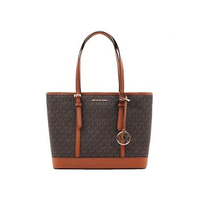  Túi xách nữ Michael Kors Jet Set Travel in họa tiết, đeo vai đơn, mã 35S0GTVT1V, màu nâu.