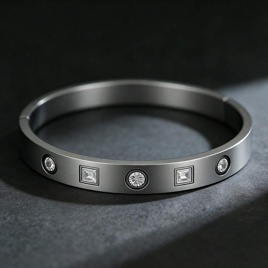 1 chiếc vòng tay nam bằng hợp kim titan, đính kim cương tròn và vuông, kiểu dáng độc đáo, phụ kiện cao cấp đa năng. - Vòng đeo tay hợp kim titan - Xem 1