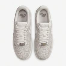 Nike Air Force 1 空軍一號丨女子斑點紋理休閒板鞋 - 白色 - 查看 5