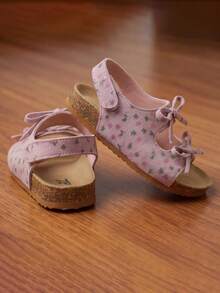 Sandálias de madeira macias com flor para meninas de 3 a 8 anos, Fechadas em camurça rosa/roxa com mini laço, Ajustável, Sapatos de verão planos - Melancia - Visão 1