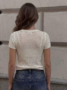 2026 Nuevo verano Camiseta de punto de unicolor con calado para mujer, ajuste ceñido, manga corta de ganchillo, estilo sexy de vacaciones en la playa, diseño de nicho, top de manga corta sexy de vacaciones #Vacaciones en la playa#Estilo sexy#Exterior - Beis - Ver 2