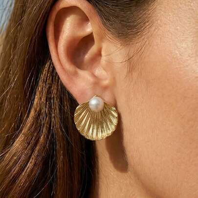 Bông tai ngọc trai vỏ sò mới cho nữ, không gây dị ứng, không bị xỉn màu, phụ kiện tai hàng ngày cho phái đẹp, bông tai kim loại hình vỏ sò thời trang cho nữ, phong cách nghỉ mát biển, quà tặng trang sức, bông tai ngọc trai trắng tròn cho bé gái, tuyệt vời cho các dịp sang trọng, lễ hội, đám cưới, hàng ngày, lễ hội âm nhạc, kỳ nghỉ biển. Hoàn hảo cho Ngày Valentine, sinh nhật, Ngày của Mẹ.