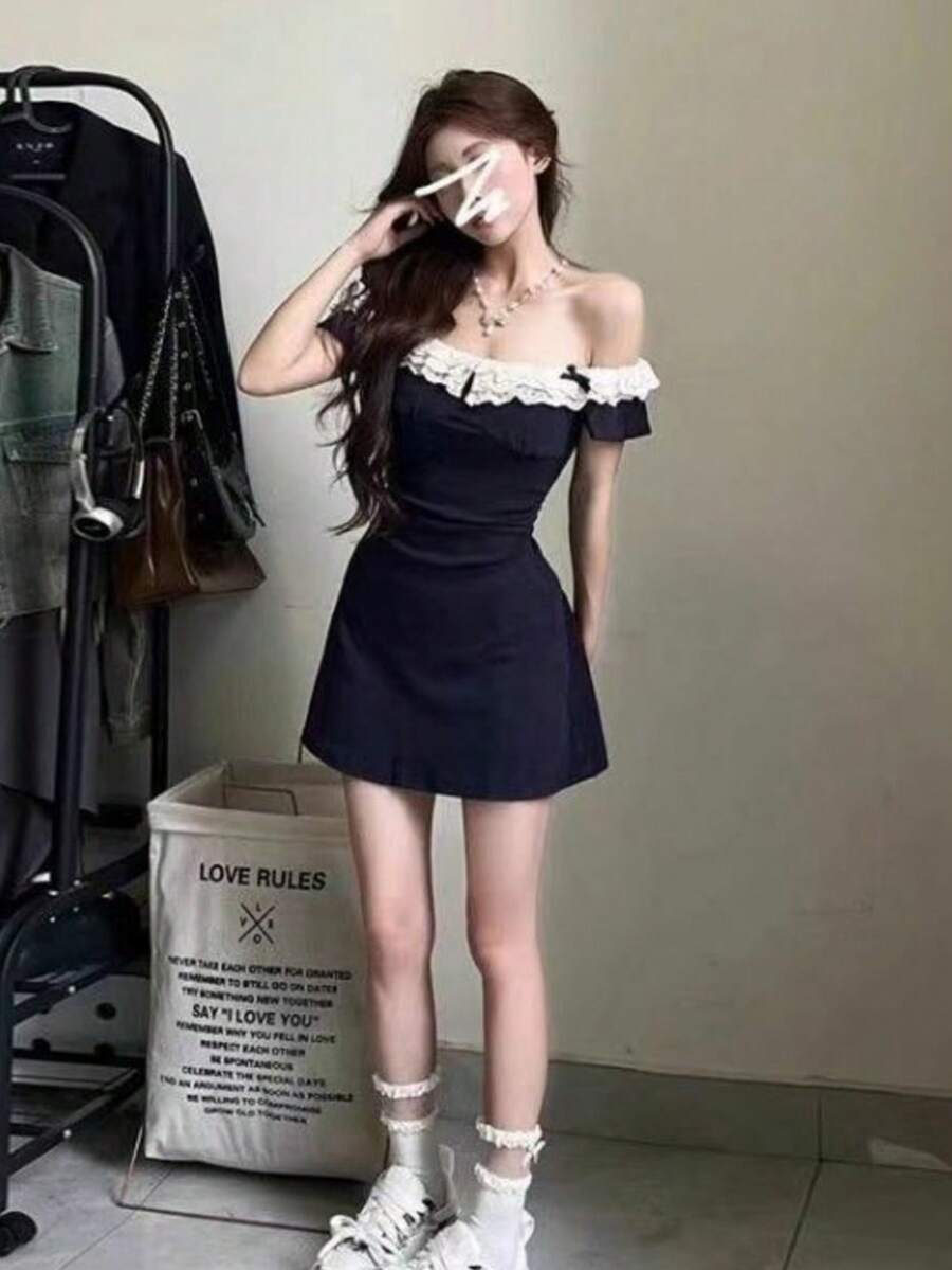 This Light And Elegant Luxury Dress Is Perfect For Summer, Featuring An Open Back Design, A Pleated Halter Neck, And A Sexy Bodycon Skirt. - Blue - View 1