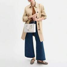 Coach Túi xách Maggie 25 dành cho nữ, túi đeo chéo bằng da, túi xách tay có quai cầm phía trên và dây đeo có thể tháo rời. - trắng - Xem 2