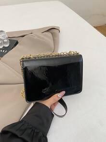 女士时尚PU亮面翻盖斜挎包，复古金链单肩包，优雅迷你方形手拿包，适合派对、约会和日常使用 - 黑色 - 查看 5