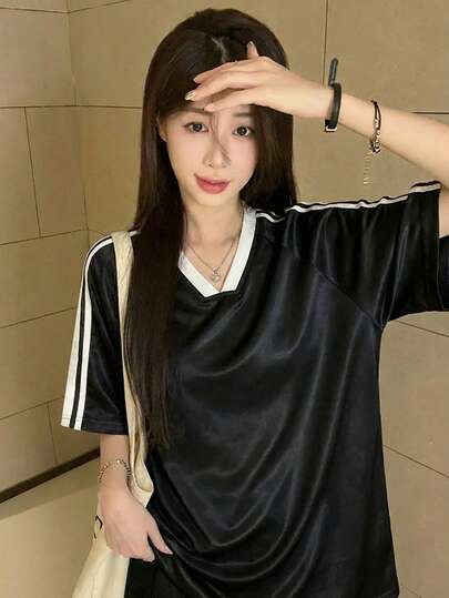 Áo thun ngắn tay cổ chữ V dáng rộng màu đen Star River Girl, kiểu dáng tối giản, có sọc bên hông, thích hợp mặc ở nhà vào mùa hè hoặc ngày Valentine.