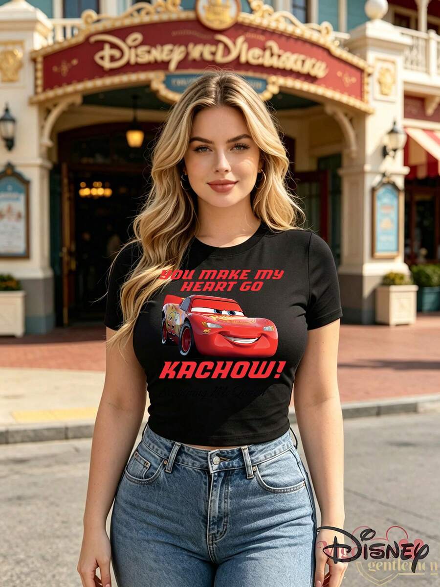 Disney Licensed Style | Lightning McQueen KACHOW Print Slim Fit Women's Short Sleeve T-Shirt - Speed Passion & American Vibe, Soft Breathable Fabric, Crew Neck, Ideal For Racing Themed & Daily Casual Wear - 黑色 - 查看 1
