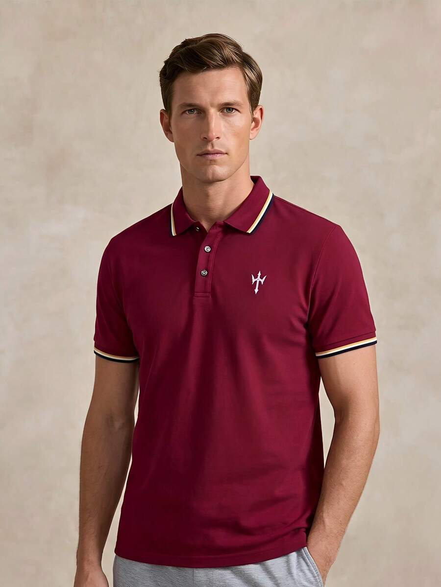 Courvante 男士酒紅色高爾夫 Polo 衫，適合網球運動，人像印花，時尚商務休閒短袖翻領鈕扣設計 - 酒紅色 - 查看 1