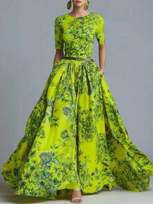 Magic Mia Women's Round Neck Half Sleeve Maxi Dress - Belted Waist A-Line Flared Skirt With Tropical Floral Print Detail | Elegant Fitted Fit For Formal Events, Evening Parties, Wedding Guests, Beach Vacations & Resort Getaways For Glamorous Luxury Looks - 綠色 - 查看 1