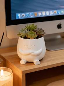Bộ 4 chậu hoa in 3D đa năng: Chậu cây dành cho người đọc sách, Chậu cây ý nghĩa, Chậu cây thanh bình, Chậu cây mơ mộng. Chúng là những ngôi nhà hoàn hảo cho cây mọng nước hoặc cây kim tiền, có thể dùng làm giá đựng bút trên bàn làm việc, và là món quà tuyệt vời cho Ngày của Mẹ, sinh nhật hoặc tân gia. - Một kích cỡ phù hợp cho tất cả - Xem 6