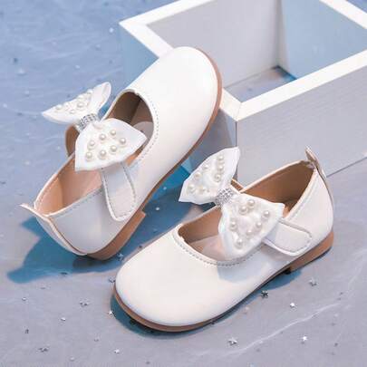 Girls' White Satin Pearl Bow Princess Shoes, Soft Sole Children's Shoes, Flower Girl Performance Shoes Children's Rhinestone Pearl Bow Princess Shoes, Soft Anti-Slip Toddler Leather Shoes, Baby's Birthday Party Dress Shoes Girls' Round Toe Soft Bottom Princess Shoes, Pearl Bow Decor, Little Girls' Spring/Autumn Versatile Performance Shoes