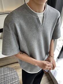 1件男士灰色华夫格纹V领短袖T恤，华夫格针织面料，宽松透气，休闲街头风，适合日常通勤和夏季街头穿着。 - 灰色 - 查看 3