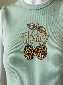 Conjunto para mujer deportivo casual con estampado de cereza animal print y letras, tela canalé elástica, corte semi entallado, primavera-verano, para gym/yoga, set de top sin mangas y short - verde pálido - Ver 4