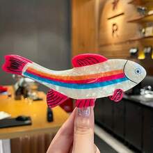 A Large Animal-Themed Hair Clip From The Ocean Series, Featuring A Vibrant Trout Design. Very Suitable For Securely Holding Thick Hair. This Adorable Ocean-Inspired Accessory Is The Perfect Valentine's Day Gift - A - 查看 5