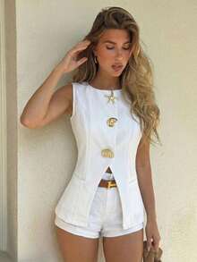 Bộ đồ nữ màu trắng gồm áo tank top không tay và quần short ôm sát, thích hợp cho kỳ nghỉ và trang phục công sở. - trắng - Xem 5