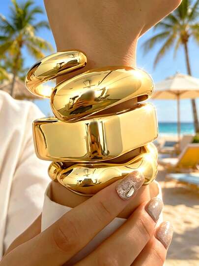 Bộ 3 vòng tay kim loại dày dặn, thanh lịch, tối giản, kiểu dáng cổ điển với khóa cài hình học, họa tiết sóng, bất đối xứng, bề mặt trơn nhẵn, thích hợp cho các dịp lễ, tiệc tùng, hẹn hò, đeo hàng ngày hoặc làm quà tặng.