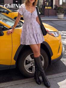 白色碎花方领迷你连衣裙 - 女士浪漫荷叶边下摆连衣裙，泡泡袖和多层裙摆，柔软透气面料，非常适合春季约会、花园派对和假期穿着。 - 紫色 - 查看 6