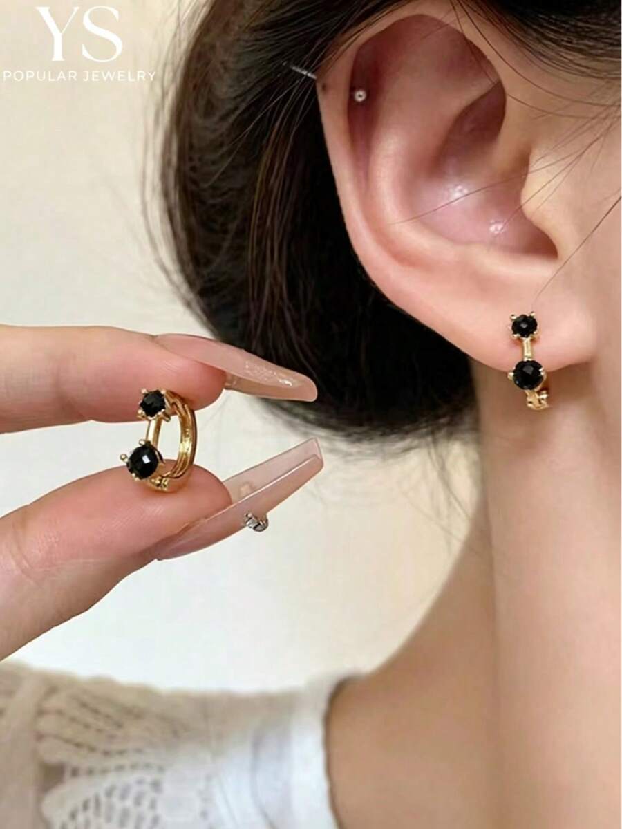 2 件经典闪亮方晶锆石精致小环耳环，适合女性婚礼和日常使用，小巧耳钉，情人节或生日送给女朋友的绝佳礼物